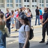 Zbor građana Voždovca okupio se ispred VIŠER u znak podrške studentima 4