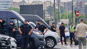 Policajac je danas oko 16.15 časova u novobeogradskoj ulici Vajara Živojina Lukića pogodio vatrenim oružjem psa rase "kane korso" bez nadzora koji je nasrtao na ljude, saopštilo je Ministarstvo unutrašnjih poslova Srbije.