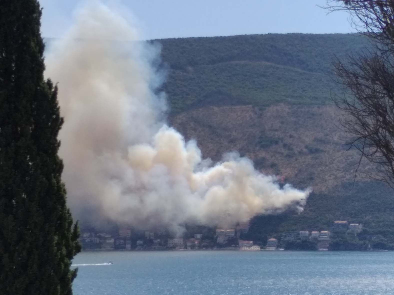 Herceg Novi: Izgorela radnja u vlasništvu državljanina Turske 2 Herceg Novi: Izgorela radnja u vlasništvu državljanina Turske 2
