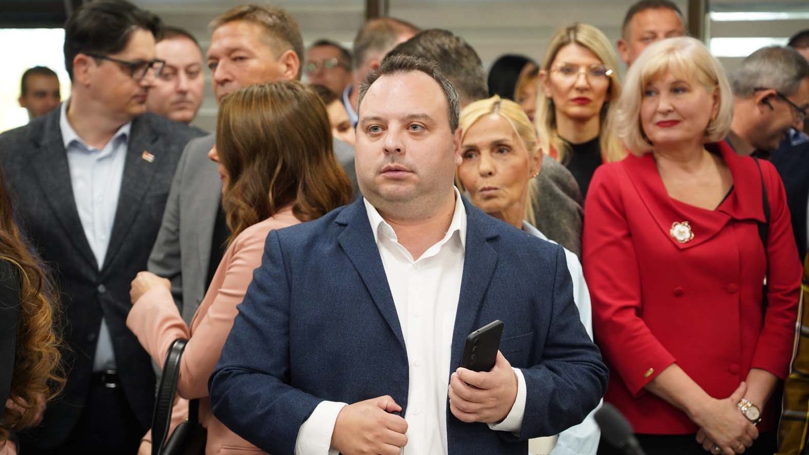Teolog Miloš Stojković o porodici Vučić i milion e