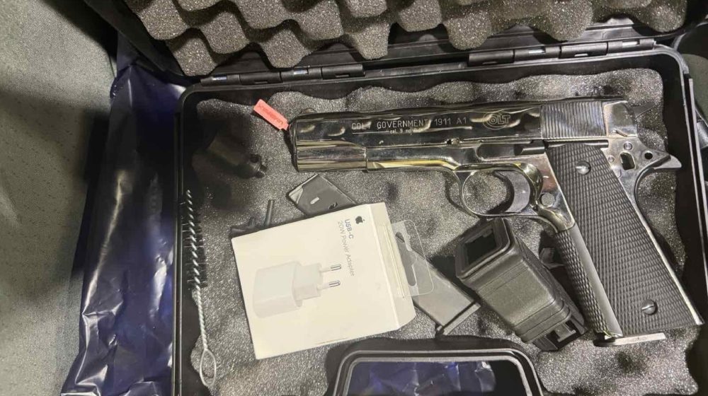 Na Horgošu zaplenjen pištolj ''Colt'' i više od 180 metaka (FOTO) 1