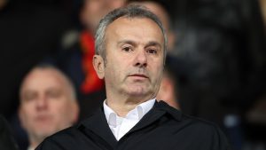 Predsednik Fudbalskog saveza Crne Gore, bivši igrač Zvezde i Milana, Dejan Savićević priveden je od strane policije zbog više saobraćajnih prekršaja, potom je predat sudiji za prekršaje i osuđen je na novčanu kaznu.