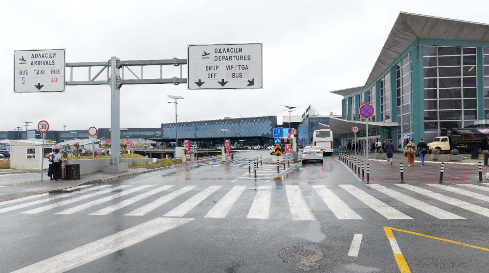 Evakuisano 200 srpskih državljana: Avion iz Dubaija sleteo u Beograd 1