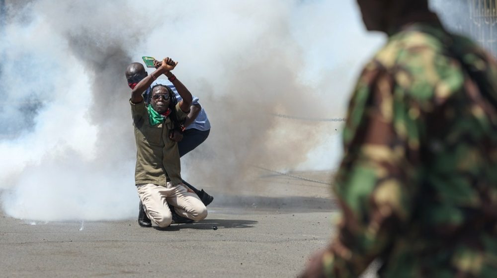 Žestoki sukobi policije i demonstranata u Keniji: Vlasti zatvorile glavne puteve, na barikadama lomače (VIDEO) 1