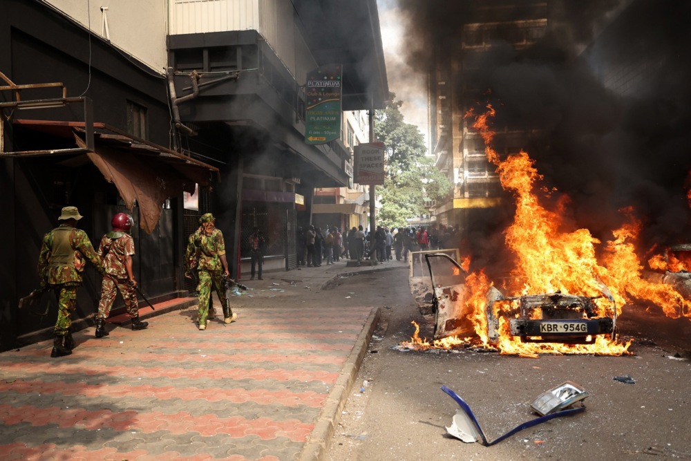Žestoki sukobi policije i demonstranata u Keniji: Vlasti zatvorile glavne puteve, na barikadama lomače (VIDEO) 2