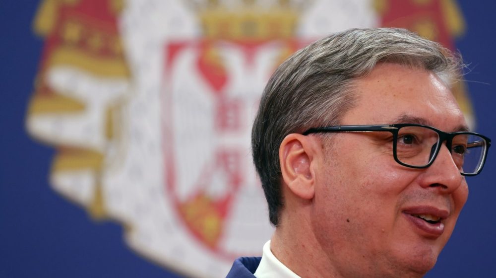 "Vučić će i dalje sedeti na dve stolice": Ruski politikolozi o situaciji u Srbiji 1