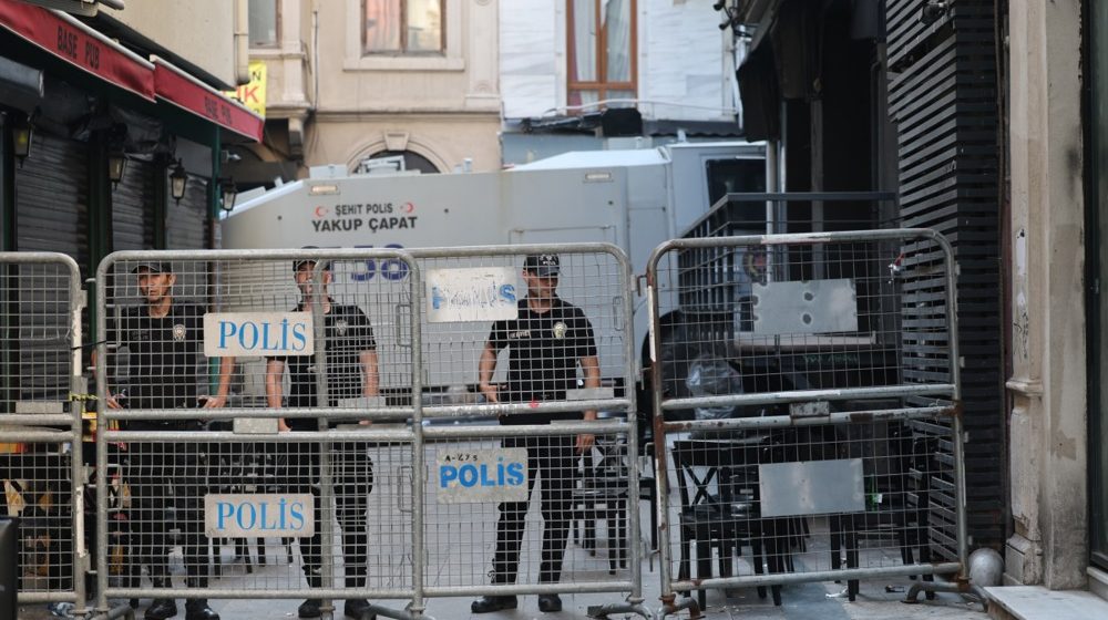 Turska policija privela još 3 zaposlena u satiričnom časopisu zbog karikature Muhameda i Mojsija 1