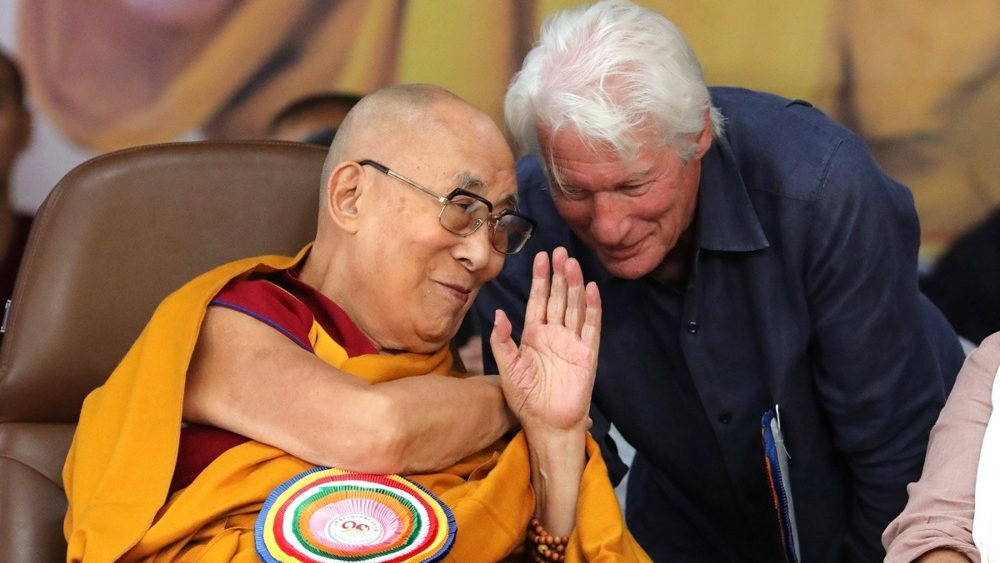 Dalaj Lama proslavlja 90. rođendan, među gostima i Ričard Gir (FOTO) 4 Dalaj Lama proslavlja 90. rođendan, među gostima i Ričard Gir (FOTO) 4