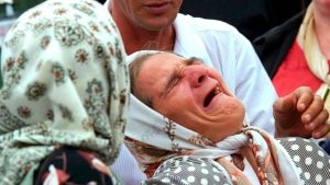Deset tabuta sa posmrtnim ostacima srebreničkih žrtava stigli u Memorijalni centar Potočari 5