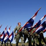 Sagovornici Danasa o potezu Ministarstva odbrane Hrvatske koje je poništilo tender za kupovinu dušeka za hrvatsku vojsku jer dolaze iz Srbije: Hoće li iz kasarni izbaciti plazmu, smoki i jafu? 5