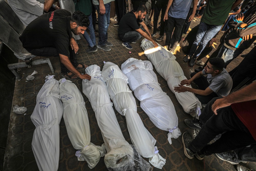 "Ljudi u Gazi nisu ni mrtvi ni živi, oni su hodajući leševi": Izrael još ne dozvoljava ulazak pomoći 2 "Ljudi u Gazi nisu ni mrtvi ni živi, oni su hodajući leševi": Izrael još ne dozvoljava ulazak pomoći 2