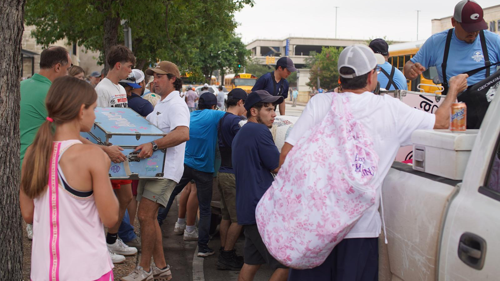 Desetine nastradalih u poplavama u Teksasu, među njima više od 20 dece 5 Ljudi nos estvari posle poplava