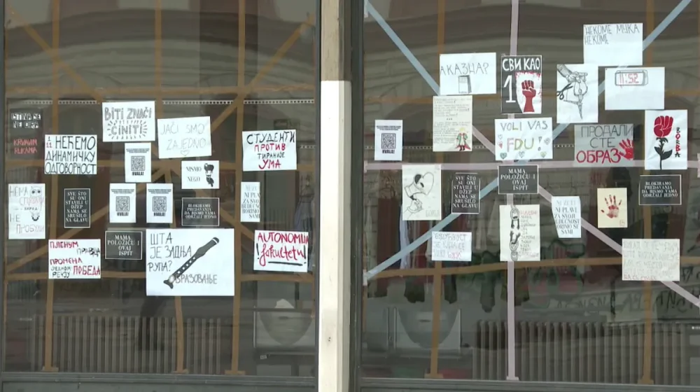 Studenti u blokadi: Nenastavno osoblje upalo u prostorije Visoke zdravstvene škole, studentima dat rok da je napuste (VIDEO) 1