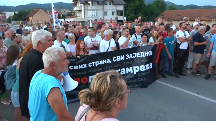 Protest građana Požege: Policija čuva narodno veselje na kojem je i predsednik Vučić (VIDEO) 1