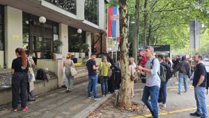 Aktivisti mreže "Beograd ostaje" protestovali su danas ispred sedišta Agencije za prostorno planiranje i urbanizam koja razmatra primedbe na širenje projekta Beograd na vodi.

 

 