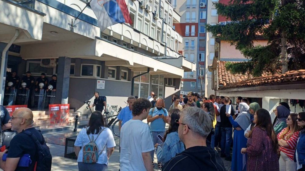 Zbor građana Novog Pazara osudio priznanje Vladi Srbije: "Direktan šamar u lice građanima" 1