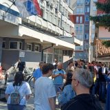 Dok studenti i građani protestuju ispred suda u Novom Pazaru uhapšen još jedan student 8