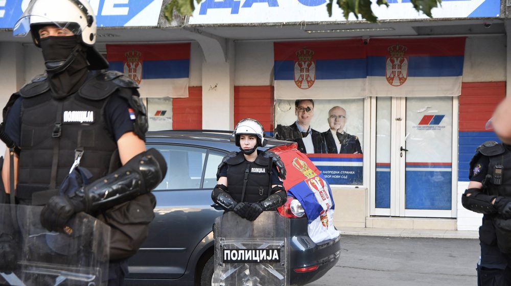 Student Bogdan doveden na sahranu sa lisicama na nogama: Gde prestaje zakon, a počinje bahatost? 1