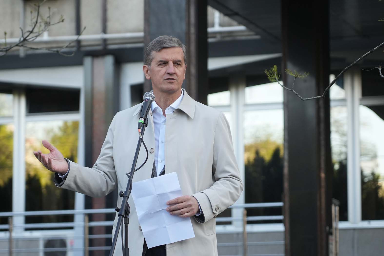 Ko o čemu, Vučić o ubistvima: Marketinški trik lažiranja stvarnosti i crne propagande 4