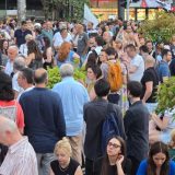 Protest ispred Pravnog fakulteta: Prisustvuje i rektor Đokić, advokati nude besplatnu pomoć (VIDEO) 14