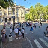 „Budite nova struja promena“: ETF u blokadi poželeo sreću maturantima na prijemnom 6