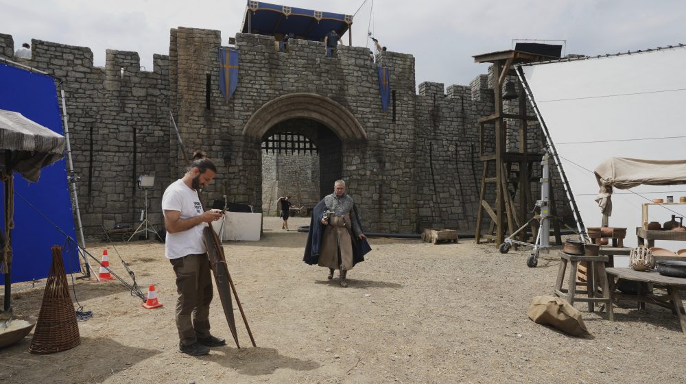 AP: Srbija glumi srednjevekovnu Englesku u novoj seriji o Robinu Hudu 1