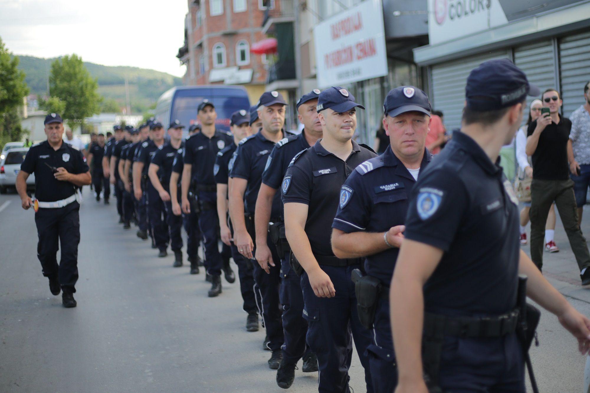 Blokade u Novom Pazaru kroz fotografije 6 Policija stoji