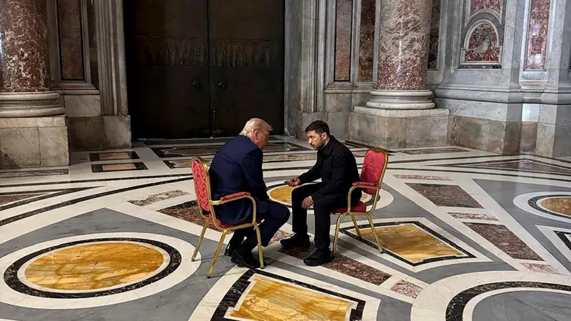 Primirje sa Ukrajinom ili nove carine, poručio Tramp Rusiji 2 Dvojica muškaraca sede na stolicama u velikoj sobi