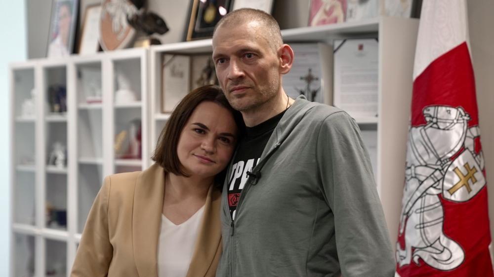 Prepolovio sam se u zatvoru, ali nisam slomljen, poručuje beloruski lider opozicije 2 Sergej sa suprugom Svetlanom Tihanovskom