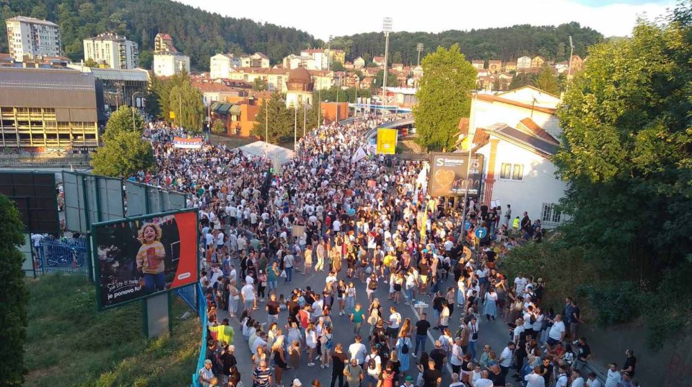 Performans u Užicu o Vučićevoj knjizi "Kako sam pobedio obojenu revoluciju" 1