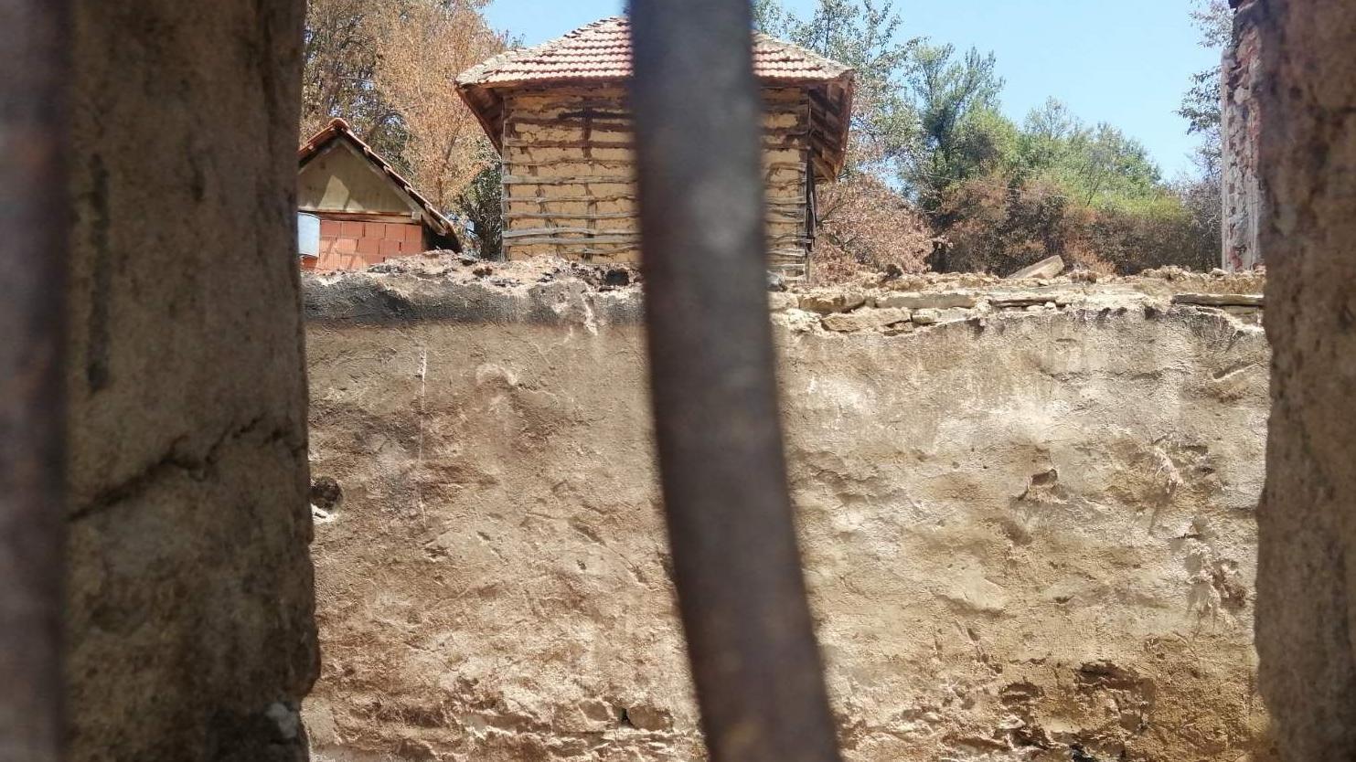 Požar ostavio pustoš: BBC u jednom od spaljenih sela na jugu Srbije 6 požari, jug Srbije, ruševine