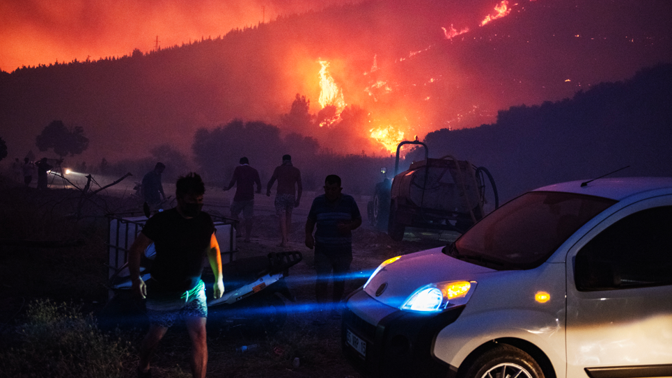 Stanovnici su evakuisani u blizini turističkog grada Izmira u Turskoj zbog šumskih požara