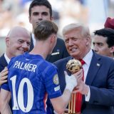 Tramp izviždan dok je uručivao pehare posle finalne utakmice Svetskog prvenstva za klubove (VIDEO) 4