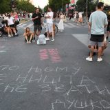 Građani Novog Sada prefarbavaju ono što su aktivisti SNS bojili po fasadama 10