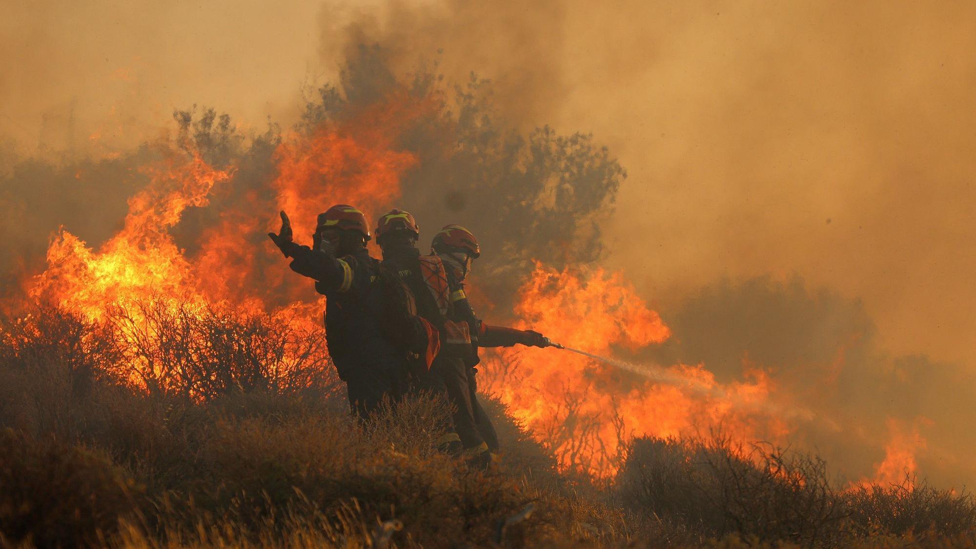 Masovne evakuacije zbog požara na grčkom ostrvu Krit 1 Požar
