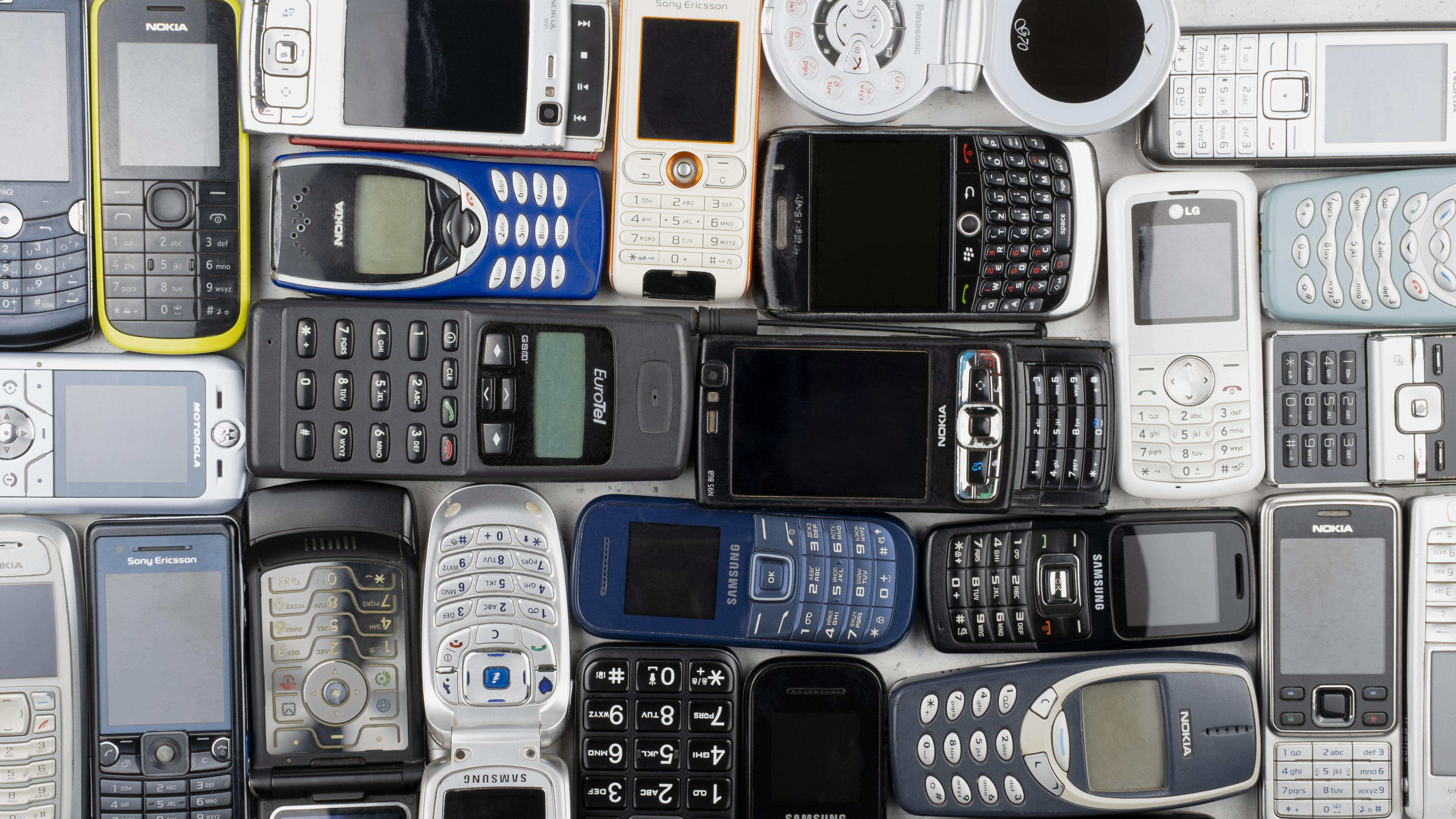 Italijan koji se probudio u budućnosti: 'Bio sam stranac u sopstvenom svetu' 3 Telefoni sa početka 2000-tih