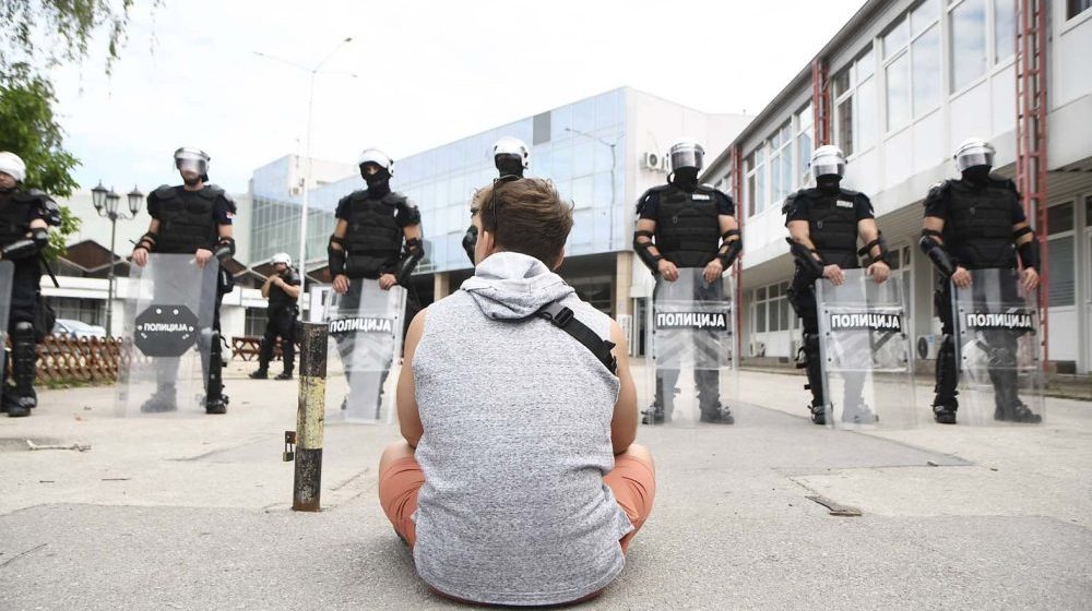 Građani Beograda i Novog Sada obišli sudove zahtevajući puštanje privedenih: Potresan snimak i dalje kruži mrežama 1