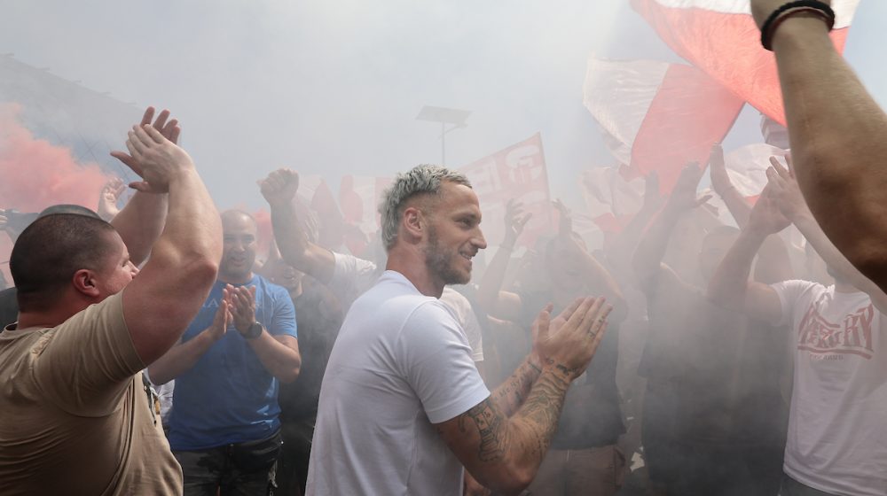 Arnautović obišao stadion, izabrao broj, potpisao ugovor i poručio navijačima: "Došao sam da zajedno ispišemo istoriju" (VIDEO) 1
