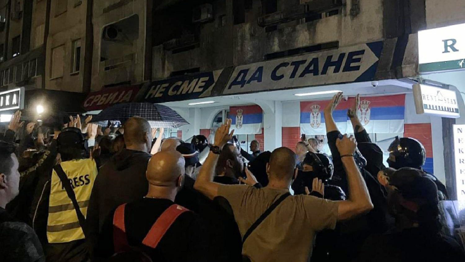 "Dolaskom Sovilja dobijamo represivni aparat": Zašto je Novi Sad uporište batinaša koji se povezuju sa SNS-om i ko ih organizuje? 4 "Dolaskom Sovilja dobijamo represivni aparat": Zašto je Novi Sad uporište batinaša koji se povezuju sa SNS-om i ko ih organizuje? 3