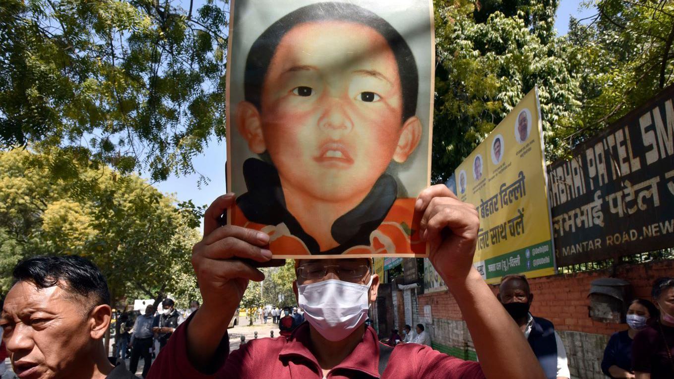 Fotografija Pančen Lame na jednom od protesta u Nju Delhiju