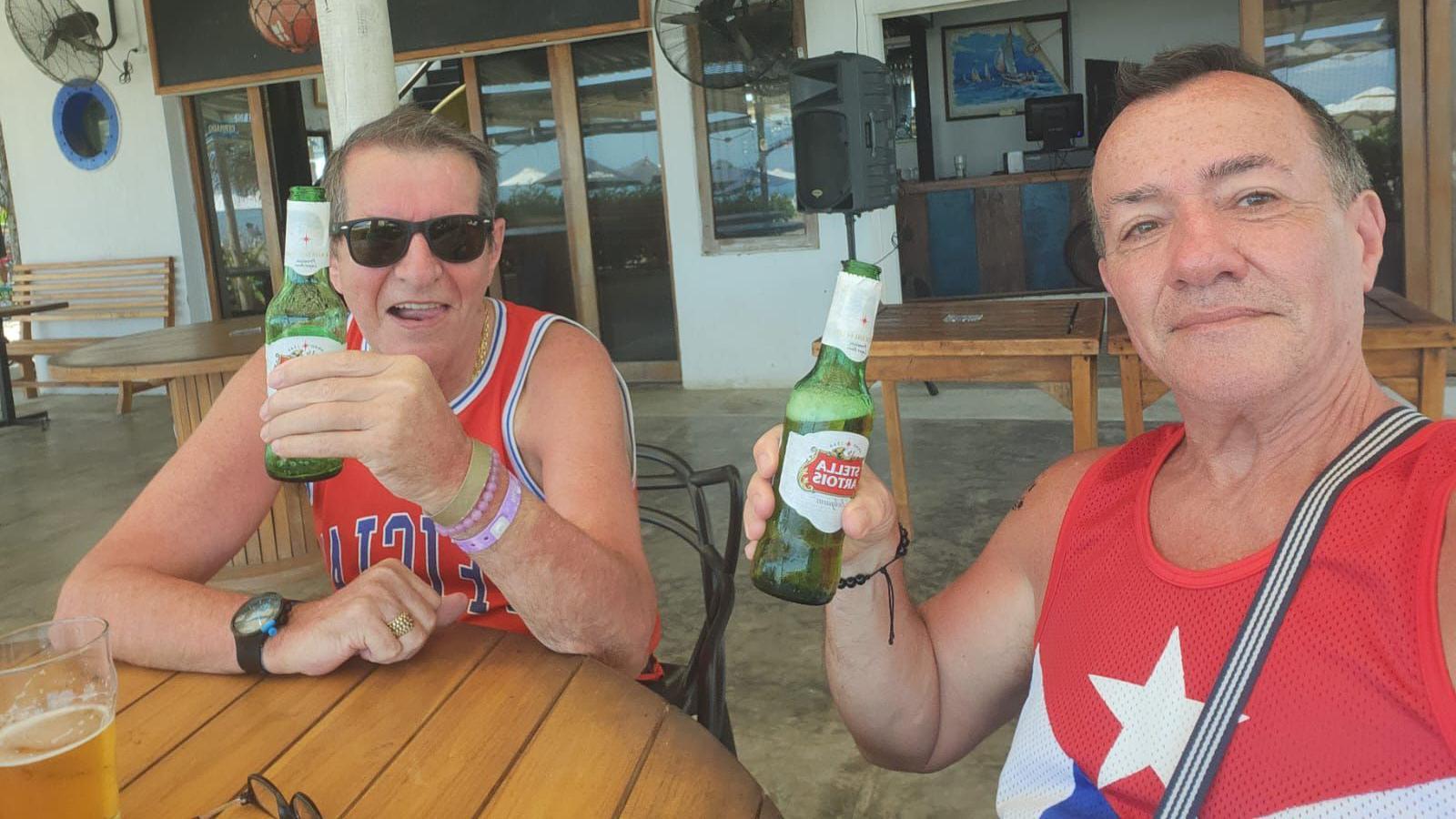 Seks, ubistva i tela u koferima u Londonu 2 Pol Longvort i Albert Alfonso piju pivo