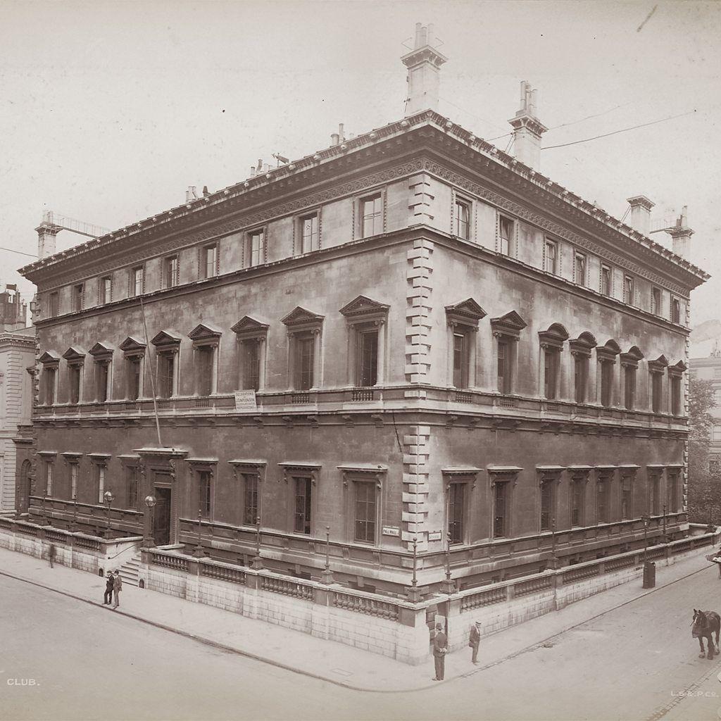 Kontroverzni britanski klubovi koji nisu dozvoljavali pristup ženama 3 Osnovan 1836. godine u Pel Melu, Reformski klub je bio jedan od prvih klubova samo za muškarce u istoriji koji je dozvolio ženama da se učlane 1981. godine