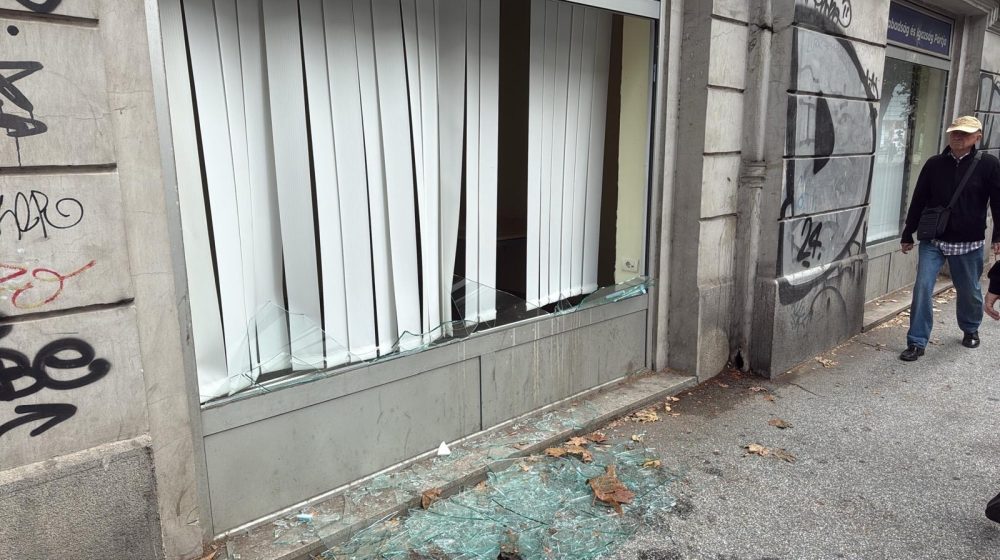 Razbijena stakla na prostorijama SSP u Novom Sadu: "Vlast pribegava nasilju kao poslednjem utočištu" 1