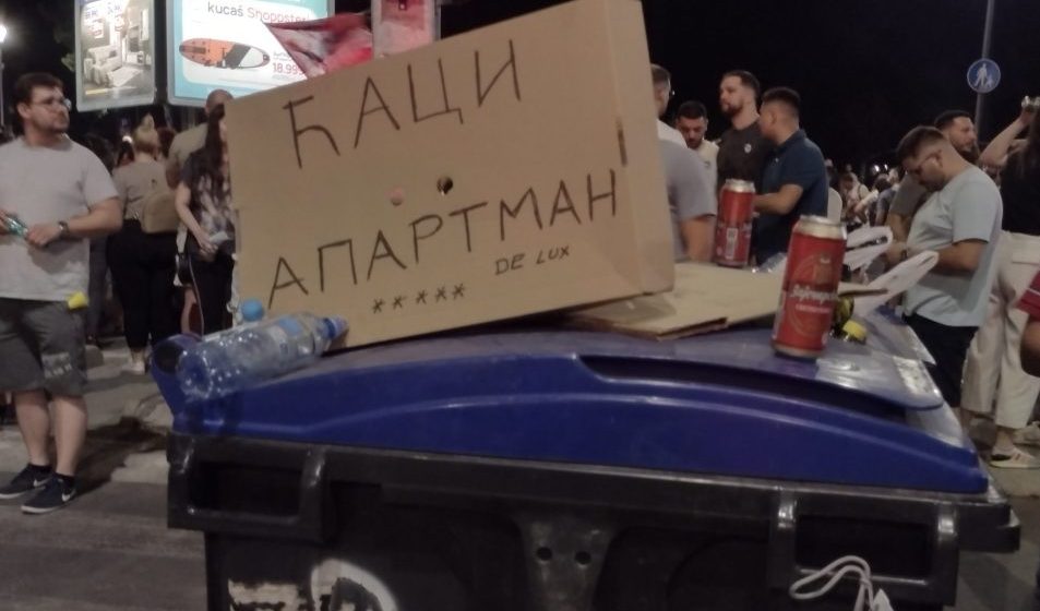 Kragujevčani se i danas okupljaju na Đačkom trgu, lokacije blokada biće saopštene na licu mesta 1