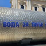 Zbog vrućina i u Kragujevcu cisterna sa vodom na Trgu vojvode Putnika 1