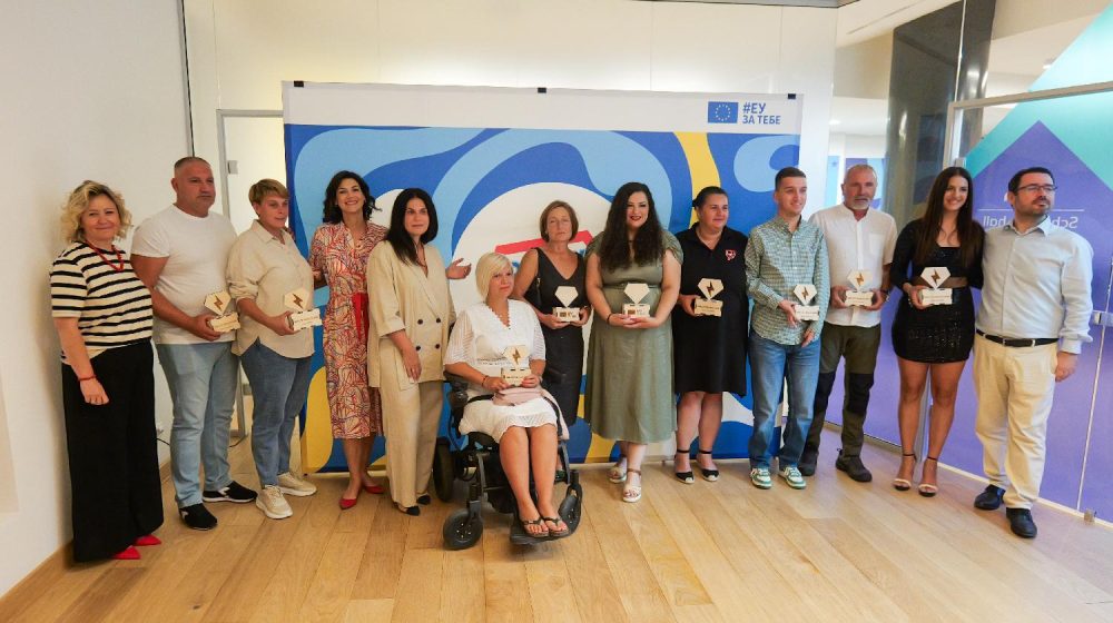 "Oni su heroji": Delegacija EU u Beogradu dodelila 10 priznanja pojedincima koji svojom dobrotom menjaju živote drugih (FOTO) 1