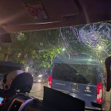 MUP o napadu na policiju: Povređen jedan policijski službenik, oštećeno jedno vozilo 3