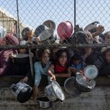 Ubijeni dok su čekali hranu 2