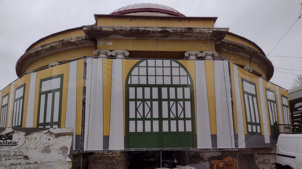 Da se lično zahvalimo: Protest Kragujevčana ispred Gradske tržnice čija je obnova ušla u šestu godinu 1