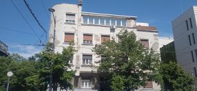 IMG_20250714_104026_1(1) Nestala glava statue „Mlada žena“ Riste Stijovića koja je pala sa zgrade u Kneza Miloša 78 5